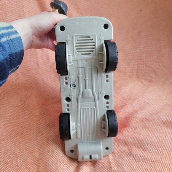 Fisher-Price Little People Fire Truck Toy with Lights And Sounds 1 Firefighter - Picture 7 of 7